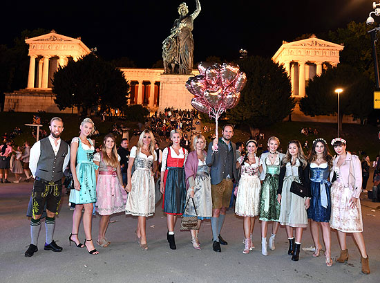 Daller Tracht Wiesn-Anstich im Weinzelt am 22. September 2018 mit GNTN-Teilnehmerin Carina, Jeannette Graf, Annette Pawlu, Darya Strelnikova, u.v.a.m. / Foto: Daller Tracht